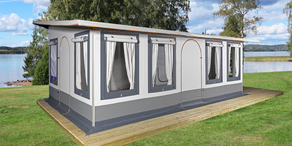 Embla 5+ Frittstående Helårstelt 5.7m x 3.5m – Robust PVC Kvalitet